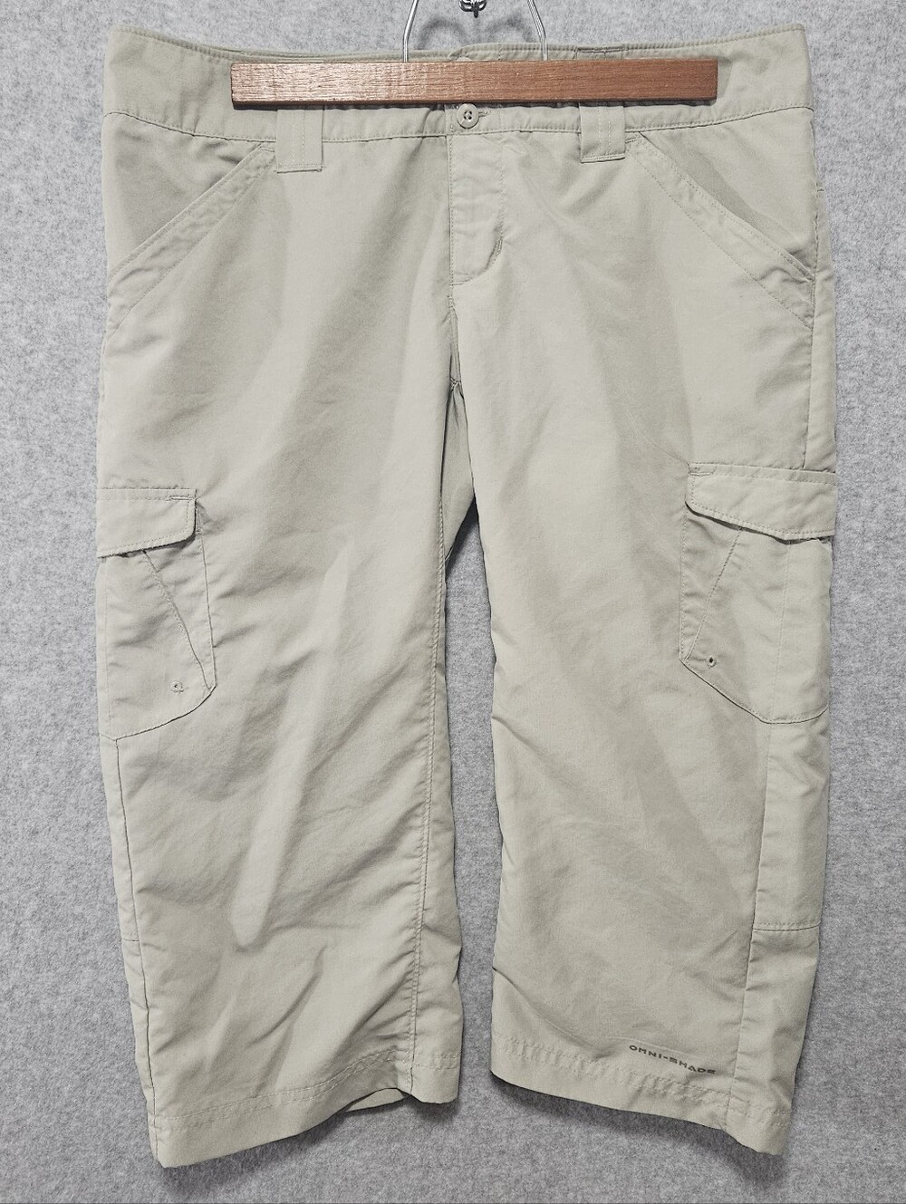 Ladies Columbia Omni-Shade  Light Khaki Cargo Capri Pants Women's Size 4